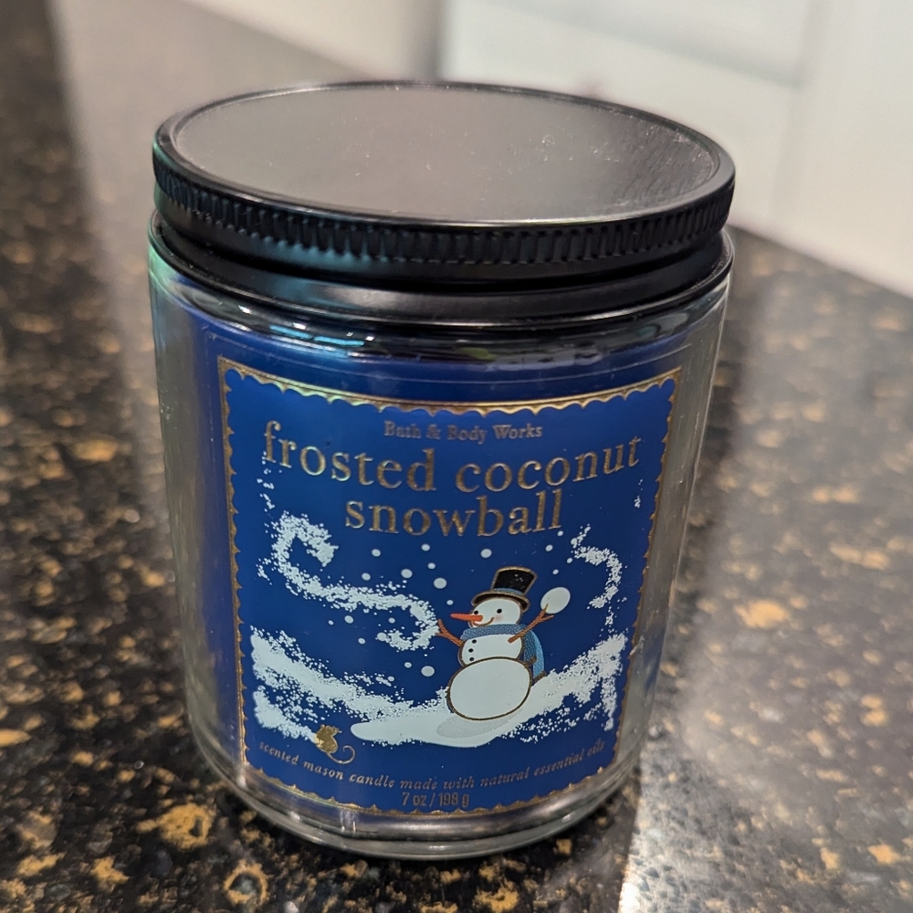 Frosted Coconut Snowball 7oz Candle